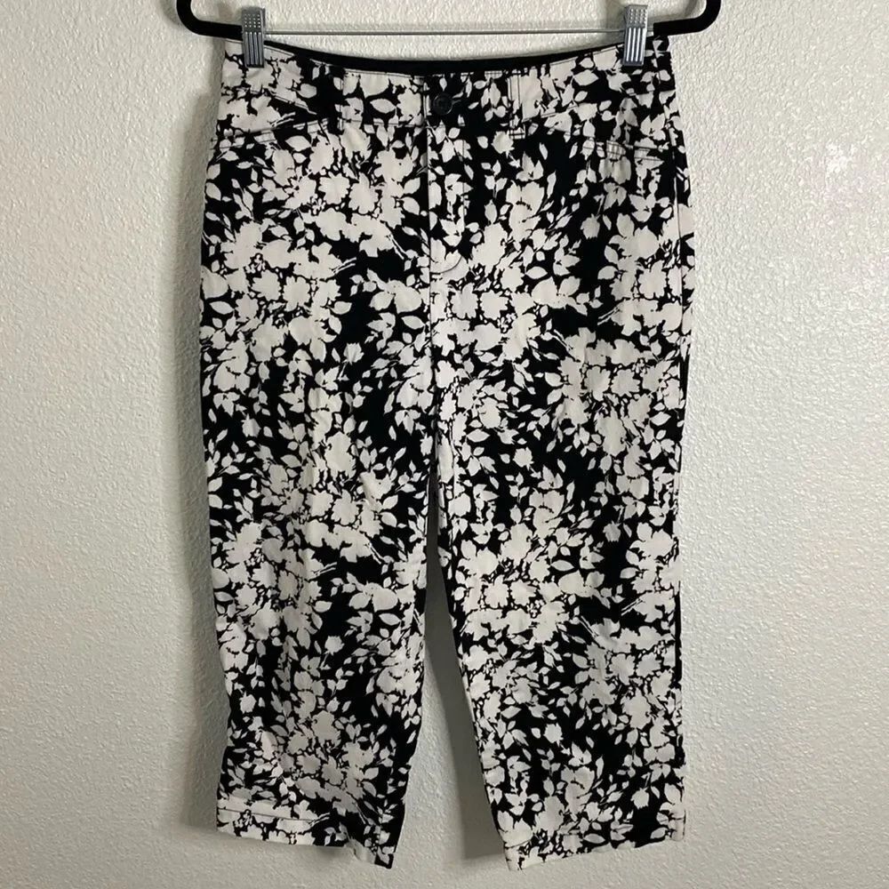 Croft & Barrow-Classic Fit black and white print Capri pants- Size 4